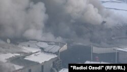 В Душанбе произошел пожар на рынке «Султони Кабир»