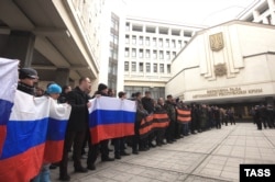 Проросійські активісти в Криму, весна 2014 року