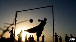 جوانان در افغانستان با علاقمندی در رقابت های فوتبال حضور می یابند