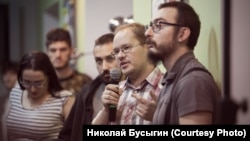 Студентлар сорау бирә