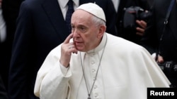 «Я закликаю до діалогу, відмови від насильства і поваги до справедливості і прав», – сказав понтифік у своєму недільному зверненні