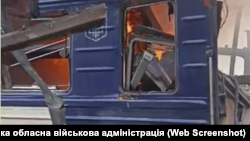 За словами президента, попередньо, в місці удару були і працівники «Укрзалізниці», і пасажири
