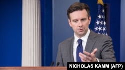 Սպիտակ տան խոսնակ Ջոշ Ըրնեսթ