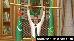 Президент Туркменистана Гурбангулы Бердымухамедов на заседании правительства, 26 октября, 2018.  