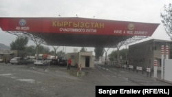 Ўшлик Зуҳриддин Абдураимжонов Қирғиз-Ўзбек чегарасидаги Дўстлик назорат-ўтказиш масканида (суратда Қирғизистон томони) Ўзбекистон маъмурлари томонидан ушланган.