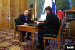 Лідер РФ Володимир Путін та лідер Чечні Рамзан Кадиров під час зустрічі у Москві, 7 травня 2025 року