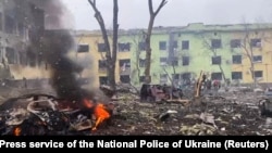 Наслідки обстрілу дитячої лікарні та пологового будинку в Маріуполі Донецької області, 9 березня 2022 року