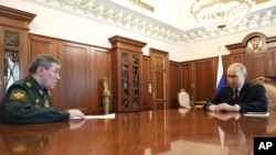 Валерий Герасимов и Владимир Путин
