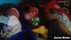 Фотимаву Зӯҳро ва Ойиша рӯзи 20-уми январ таваллуд шуданд.