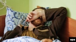 Российская новость номер один последней недели – пленение в Луганской области на востоке Украины двоих бойцов Третьей тольяттинской отдельной гвардейской бригады спецназа ГРУ. Руководство Минобороны на голубом глазу сказало: «не наши!»