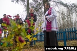 Крыжы асьвяціў ксёндз Вячаслаў Барок