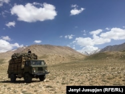 Гүлкайыр жолдошу менен ушул бир машина терскенди эки күн казышты