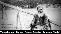 «Це простір, заповнений смертю, агонією, безпритульністю, та люди, які намагаються вижити й знайти у цьому всьому сенс», – американська дослідниця Лана Бабій