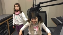 "Каталанча сөйләшү кирәк", ди Юлия белән Элена