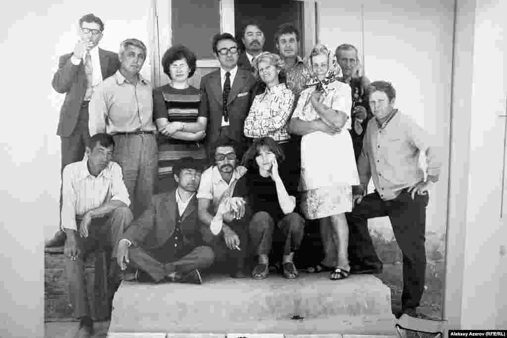 &laquo;Золотой человек&raquo; был найден археологической экспедицией под руководством Кемаля Акишева (1924&ndash;2003). На этом фото из экспозиции музея он &ndash; в верхнем ряду в центре в очках. В состав отряда археологов, открывших и раскопавших курган с &laquo;Золотым человеком&raquo;, входил тогда еще младший научный сотрудник Бекмуханбет Нурмуханбетов (он в нижнем ряду сидит &laquo;по-турецки&raquo;).