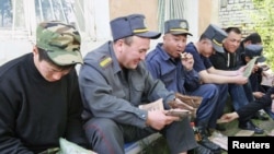 Шаар милициясынын башчысы Бишкектеги кырдаал толук көзөмөлдө экенин айтат.