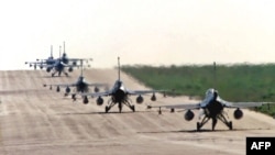 Сүрөттөгү учактардын кабарга тиешеси жок, иллюстрация үчүн колдонулду. 