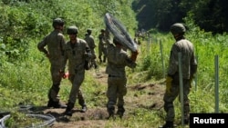 Литовські військові облаштовують загорожу на кордоні з Білоруссю, 9 липня 2021 року