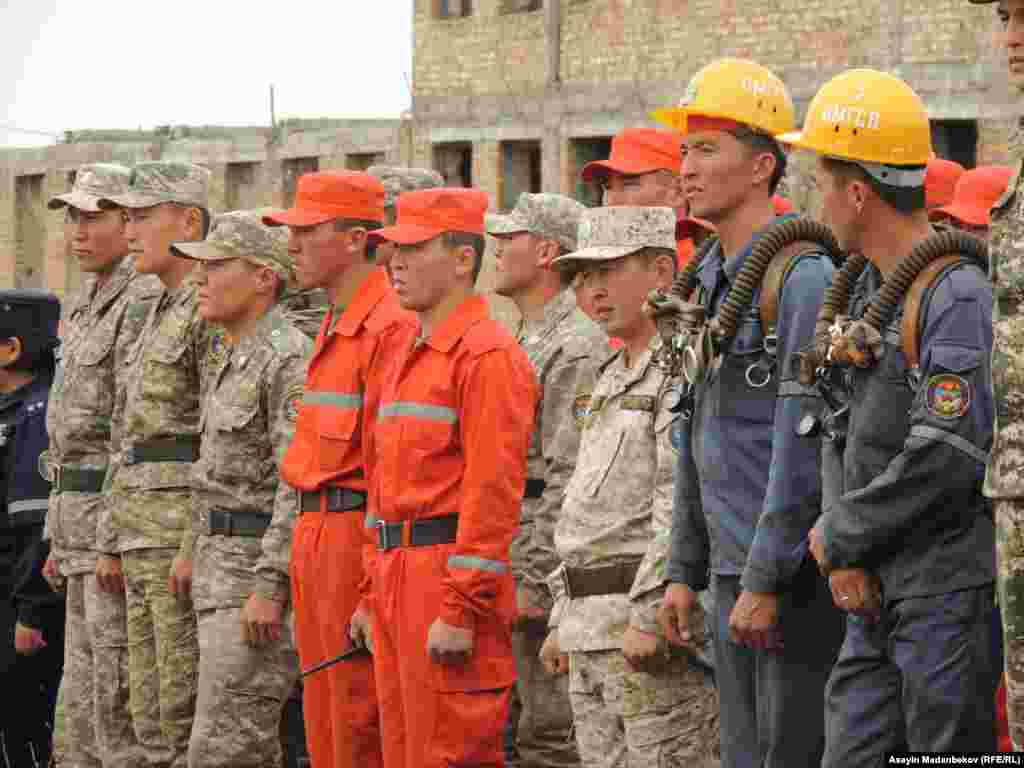 Машыгууга шаардагы жарандык коргонуунун 11 кызматы, Каракол шаар администрациясы жана өзгөчө кырдаалдар министрлигинин машыгууларды өткөрүү боюнча башкармалыгы келип катышты.