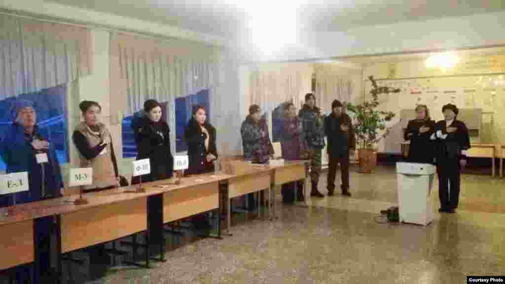 Оштогу шайлоо тилкеси эртең менен жаңы ачылып жаткан кезде.&nbsp;