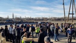 Жители, требующие освободить задержанных. Жамбылская область, 8 февраля 2020 года.