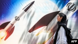 Իրան - Իրանական հրթիռները պատկերող վահանակ Թեհրանի կենտրոնում, 15-ը ապրիլի, 2024թ.