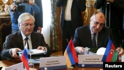 Russia -- Armenian Foreign Minister Edward Nalbandian (L) and his counterpart from Azerbaijan Elmar Mammadyarov sit together at a session of the Council of Foreign Ministers of the Commonwealth of Independent States (CIS) in Moscow, April 8, 2016