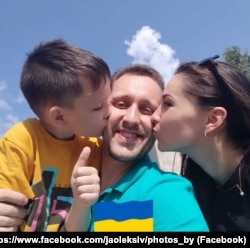 Родина Олексівих - Галина, Ярослав і їхній син Роман