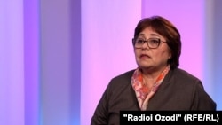 Надежда Атаева дар студияи Радиои Озодӣ дар Прага