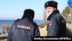 Орусия полициясынын кызматкерлери. Иллюстрациялык сүрөт. 