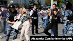 Мәскәүдә протест чарасында тоткарлаулар