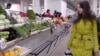 На продуктовом рынке в Алматы.