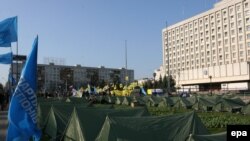 По данным опросов Центра Разумкова, 43% украинцев считают роспуск Рады необходимым