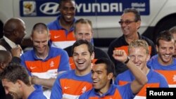 Футболисты сборной Голландии празднуют выход в финал чемпионата мира