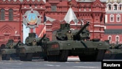 Ռուսաստան - T-14 տանկեր Մոսկվայի Կարմիր հրապարակում զորահանդեսի ժամանակ, արխիվ