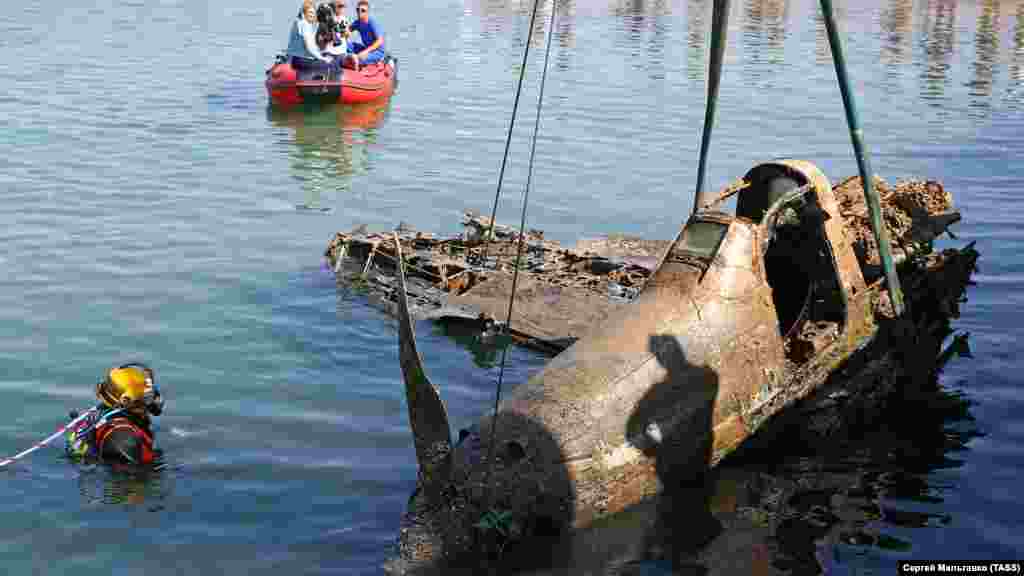 Американський військовий винищувач підняли з дна Чорного моря поблизу Новофедорівки Сакського району