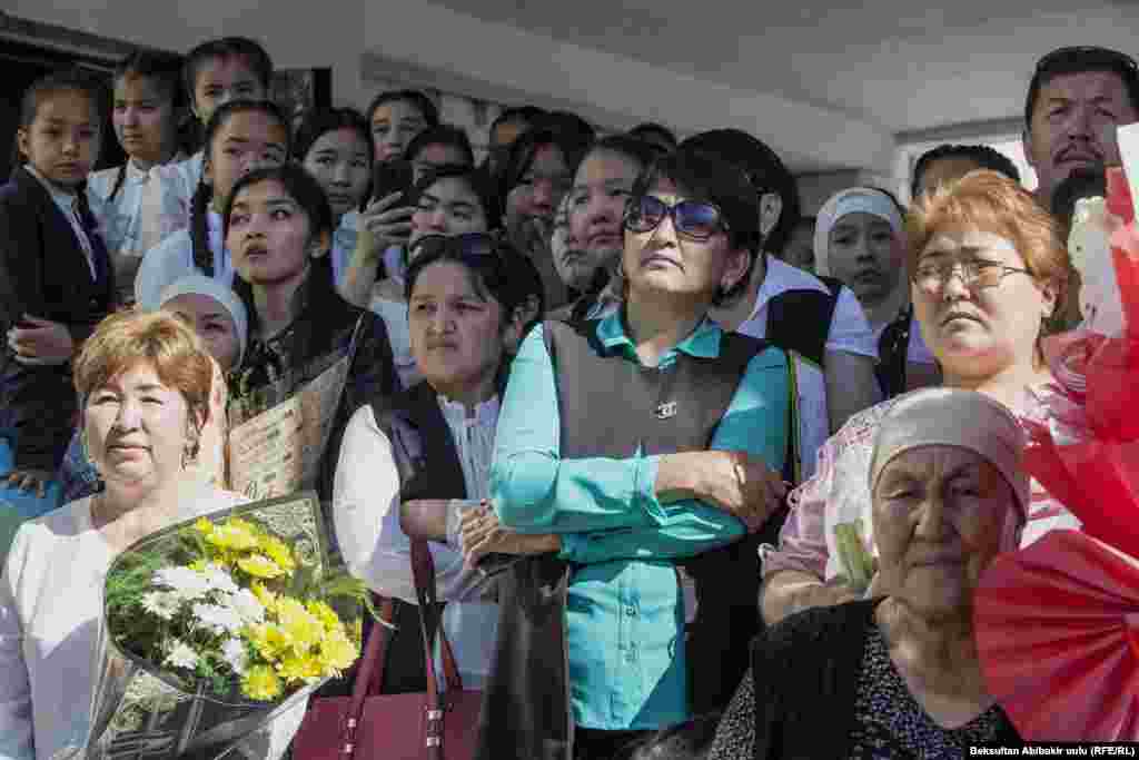 Толкунданган ата-энелер.