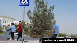 Pyýadalar üçin niýetlenen ýol geçelgesi. Türkmenistan 