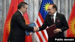 Садыр Жапаров жана Анвар Ибрагим.