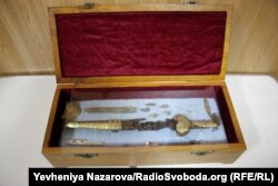 Акінак, короткий меч скіфів, знайдений у похованні юнака на Мамай-горі, 2019 рік