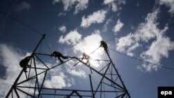 دیده‌بان حقوق بشر در گزارش خود می‎گوید این اعلان طالبان مسلح که در یک دهۀ گذشته کمپاین تشدد را آغاز کرده‌بودند، خنده آور می‎باشد.