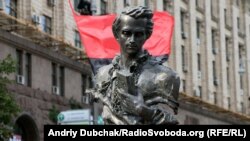 Бронзове погруддя Тараса Шевченка, створене скульптором Ігорем Гречаником до 200-річчя поета