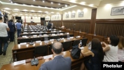 Armenia - A session of Yerevan's municipal council is boycotted by the vast majority of its members, 16 July 2018.