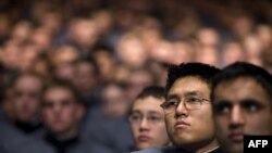 Слушатели военной академии Вест-Пойнт во время речи президента Обамы 