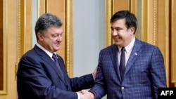 Ուկրաինայի նախագահ Պետրո Պորոշենկոն և Օդեսայի նորանշանակ նահանգապետ Միխեիլ Սաակաշվիլին, արխիվ