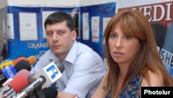 Armenia -- Hovsep Khurshudian (L) and another senior member of the opposition Zhanragutyun party, Zaruhi Postanjian, hold a news conference on August 4, 2009.