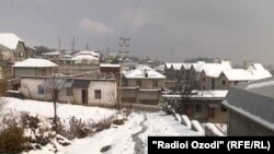 Дүйшөмбүнүн батышындагы Рудаки районундагы үйлөр. 