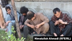 تعدادی از معتادین مواد مخدر در ولایت بدخشان افغانستان 