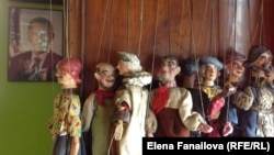 Куклы в кабинете Валтла