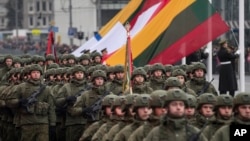 Літоўскае войска на парадзе ў Вільні. Архіўнае фота